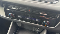 Nissan Qashqai 1.3 DiG-T MH Acenta Premium 5dr Petrol Hatchback